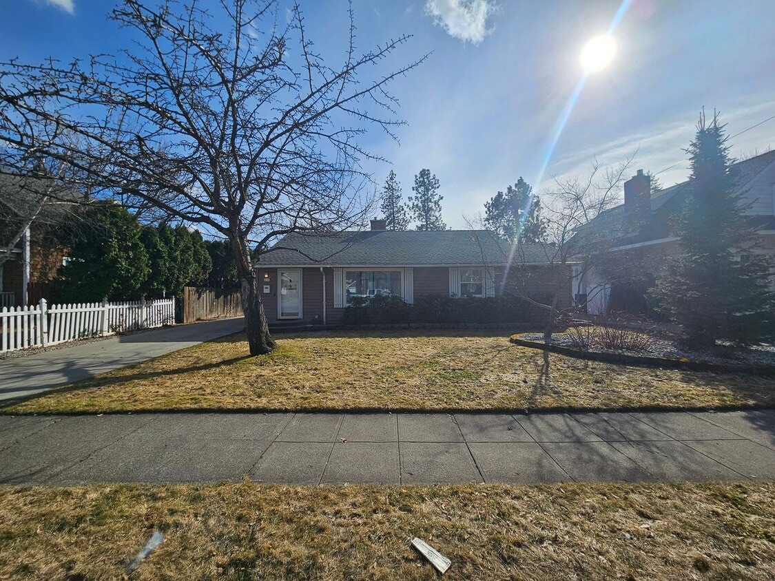 Primary Photo - Newly Remodeled Home on the South Hill