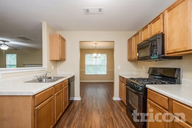 Foto del edificio - 3044 Summer Breeze Dr