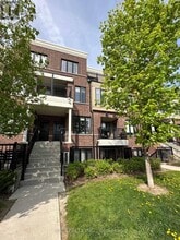 Building Photo - 10 Carnation Ave