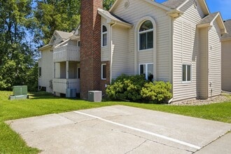Building Photo - 401 SE Lowell Dr