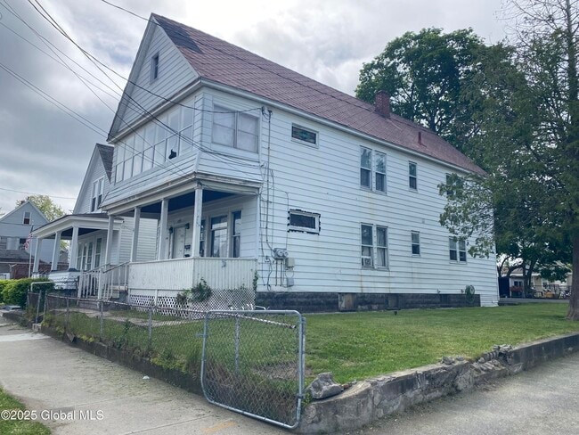 Building Photo - 1320 8th Ave