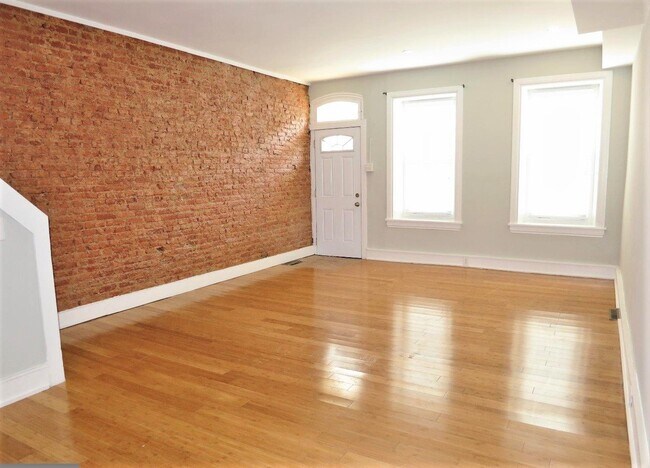 Foto del edificio - Beautiful 3-Bed/1-Bath Townhouse in Manayu...