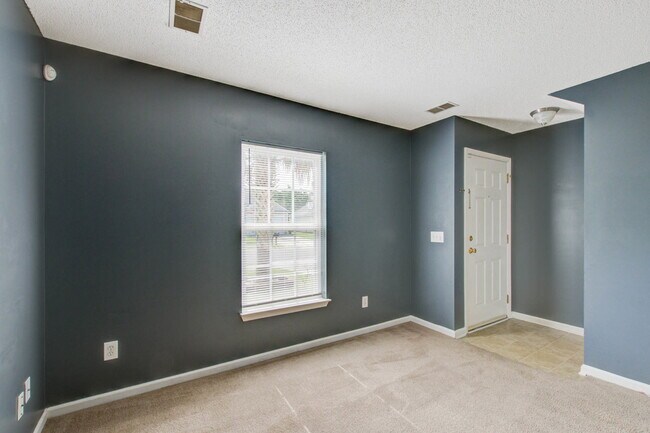 Building Photo - 222 Maypop Dr