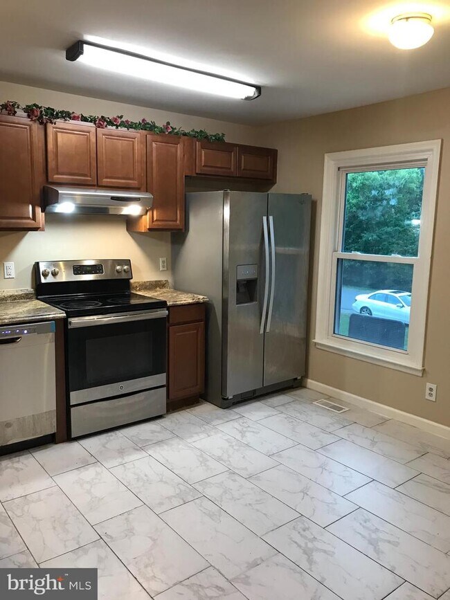 10710 Eden Brook Dr, Spotsylvania Courthouse, VA 22553 House for Rent