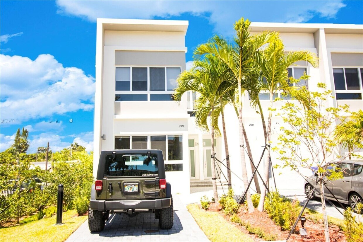 Foto principal - 2465 NE 135th St