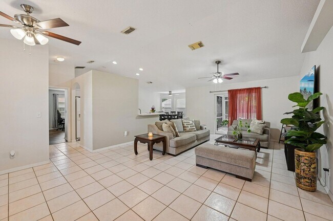 Foto del edificio - 5920 NW Wolverine Rd