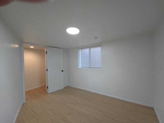Building Photo - 2bd 1bth Basement Unit