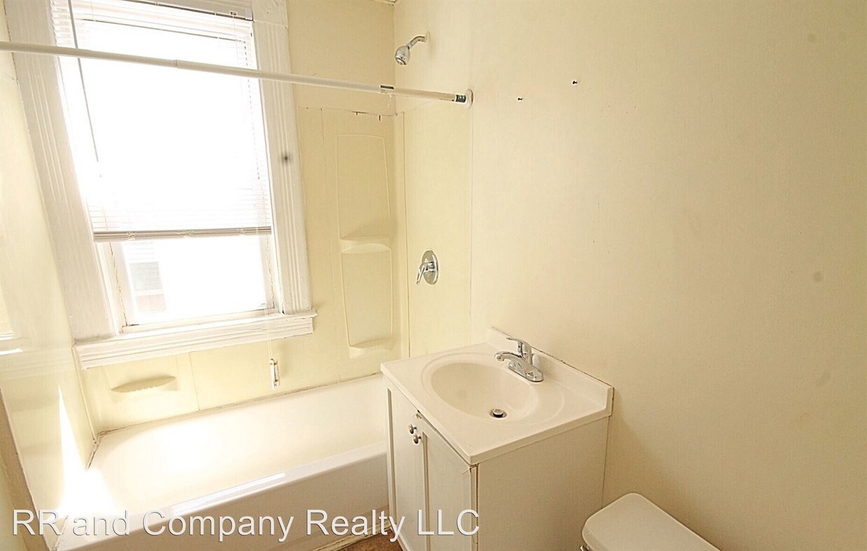 Primary Photo - 221-223 Quincy St