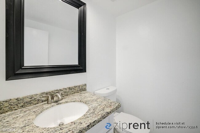 Building Photo - 3 br, 2 bath Townhome - 1221 North Tam O S...