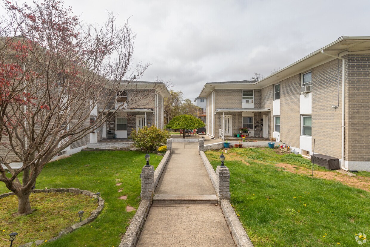 Primary Photo - 63 Titus Ave