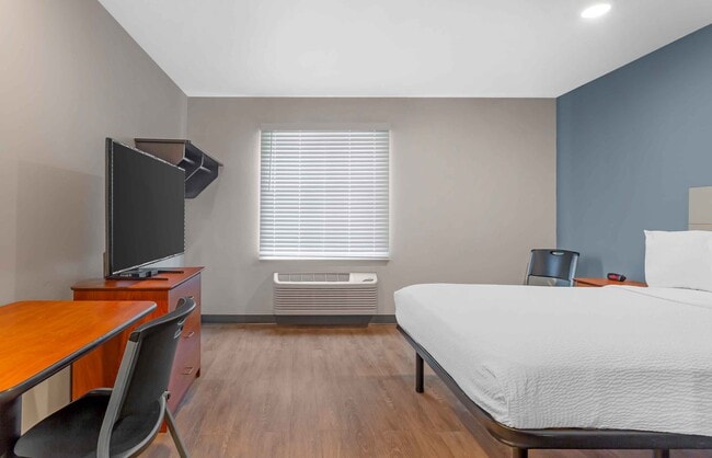 Building Photo - Furnished Studio-Fort Myers - Northeast