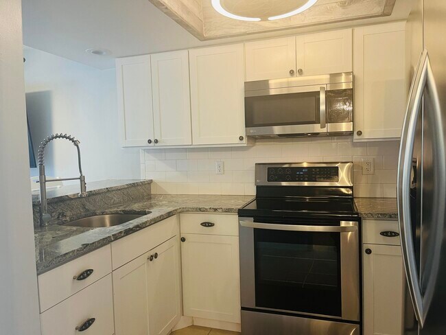 Foto del edificio - 3142-3153 Sir Hamilton Cir