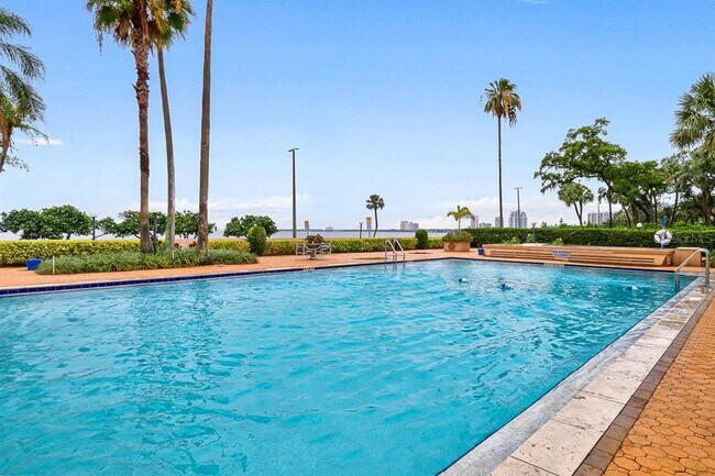 Foto del edificio - 2401 Bayshore Blvd