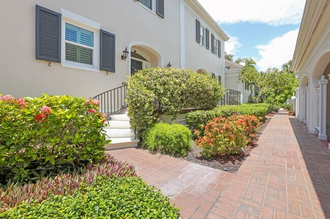 Foto del edificio - Georgian-Style Townhome Located At Bishops Court at The Oaks Preserve!