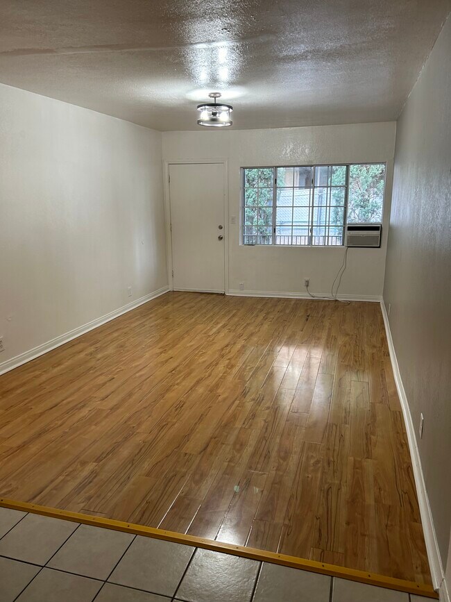 Building Photo - 1216 N Las Palmas Ave