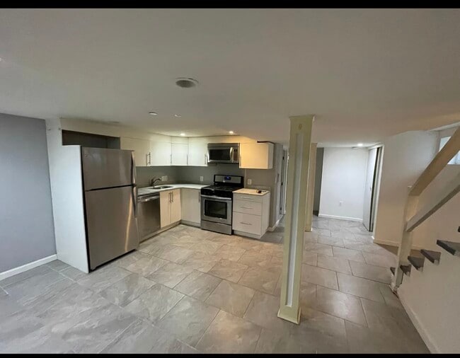 Building Photo - 113 Webster St NE