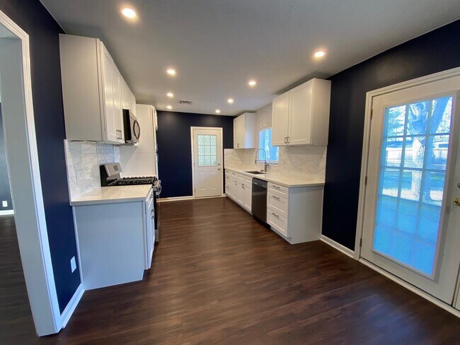 Building Photo - 1007 Magnolia Dr