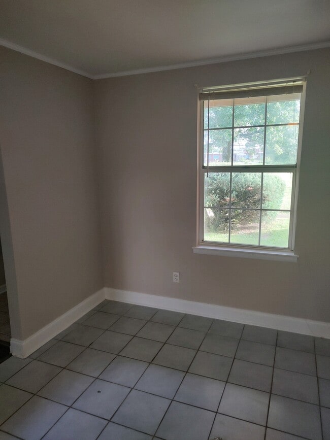 Foto del edificio - 1301 Neelys Bend Rd