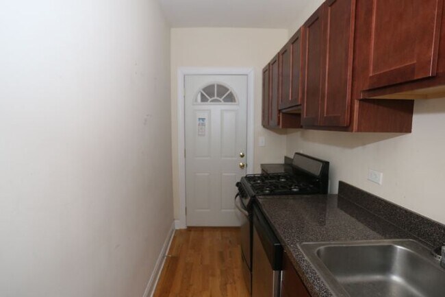 Foto del edificio - 952 W Cornelia Ave