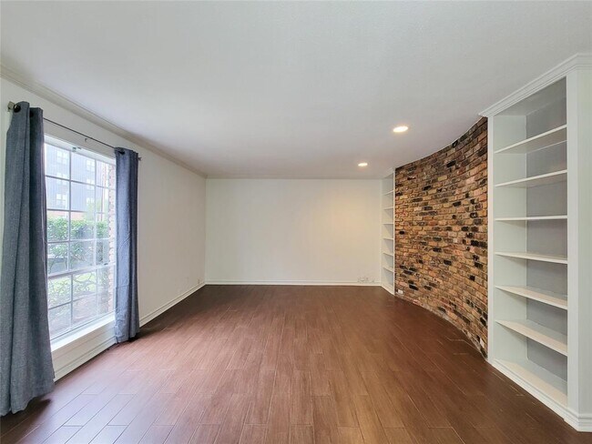 Building Photo - 5855 Inwood Dr