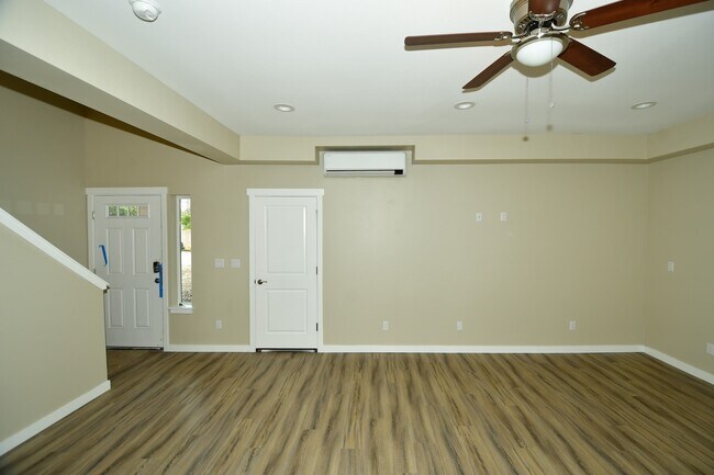 Sala de estar - 954 152nd St E