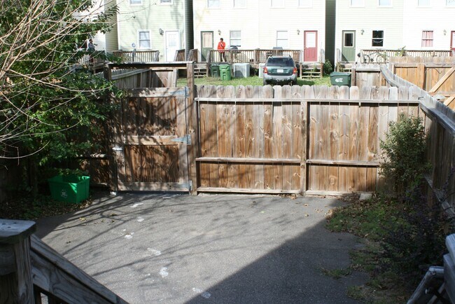 Foto del edificio - Spacious 4 Bedroom Home in Church Hill Ava...
