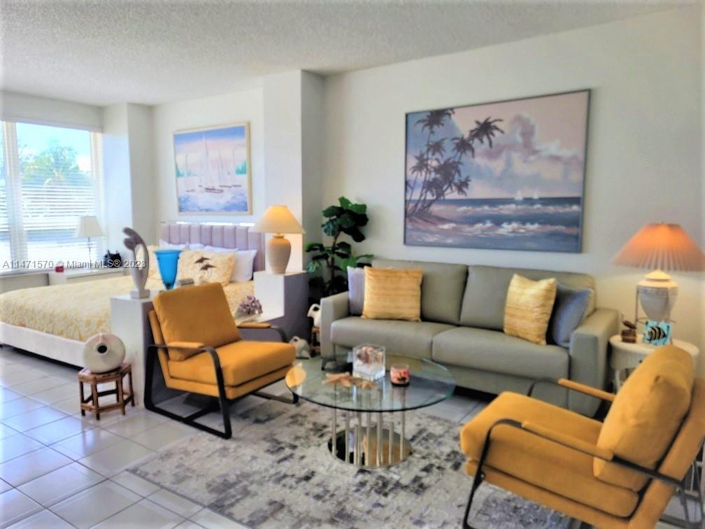 Foto principal - 4925 Collins Ave