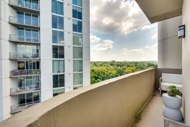 Building Photo - 2161 Peachtree Rd