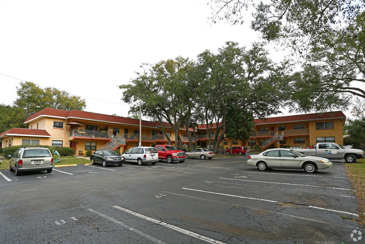 Primary Photo - Evergreen Avenue Apartments