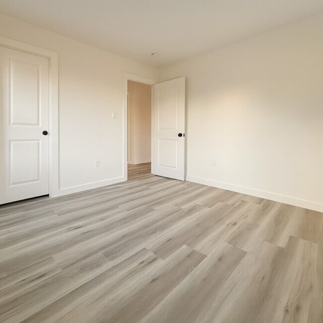 Foto del edificio - 1421 Kingston Dr