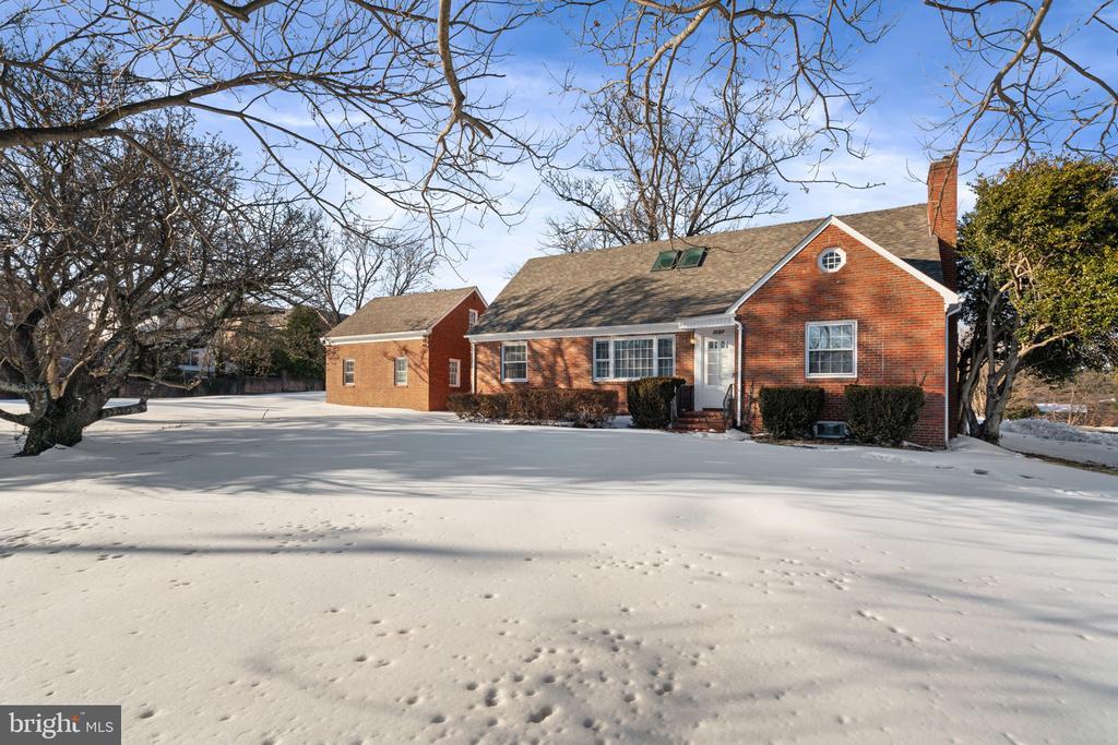 Foto del edificio - 1688 Chain Bridge Rd