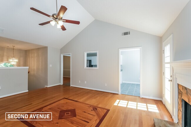 Foto del edificio - 105 5 Oaks Dr