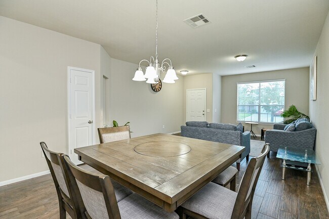 Foto del edificio - 15406 Key Crest Ln