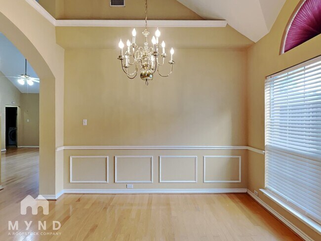 Building Photo - 102 Elm Fork Dr