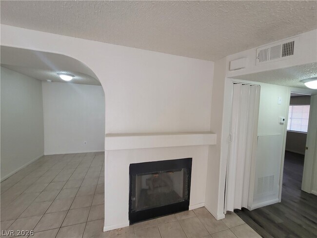 Building Photo - 1608 N Torrey Pines Dr