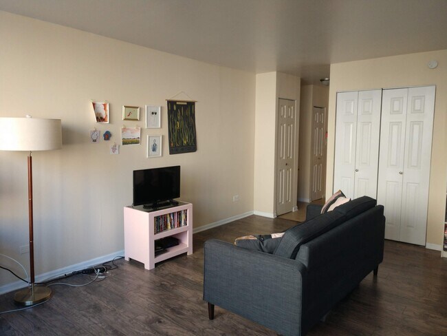 Foto del edificio - 5817 N Kenmore Ave