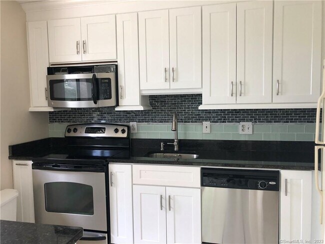 Building Photo - 2437 Bedford St