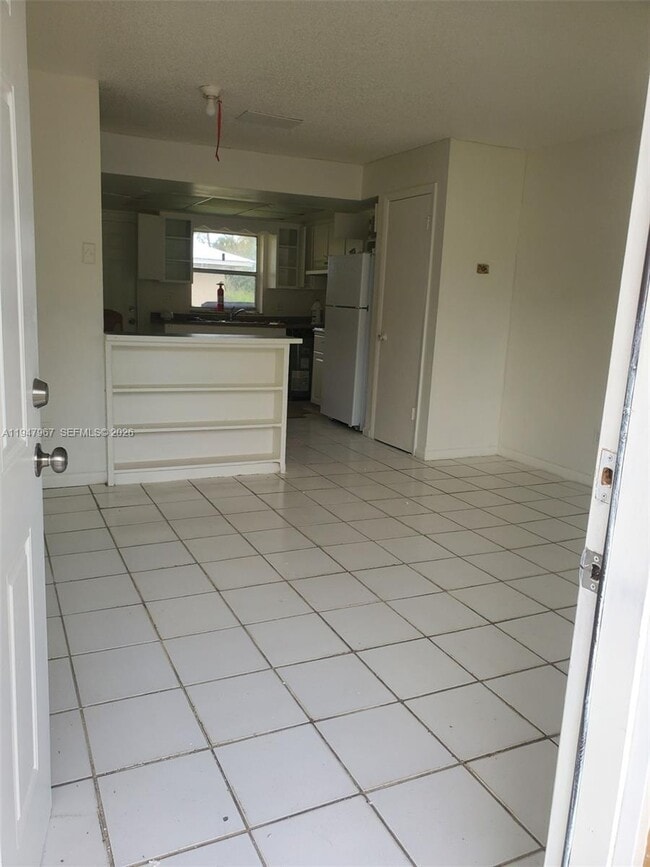 Foto del edificio - 6604 Miramar Ave