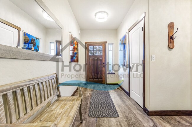 Foto del edificio - 2 Bedroom 2 Bathroom Home with Attached 2 ...