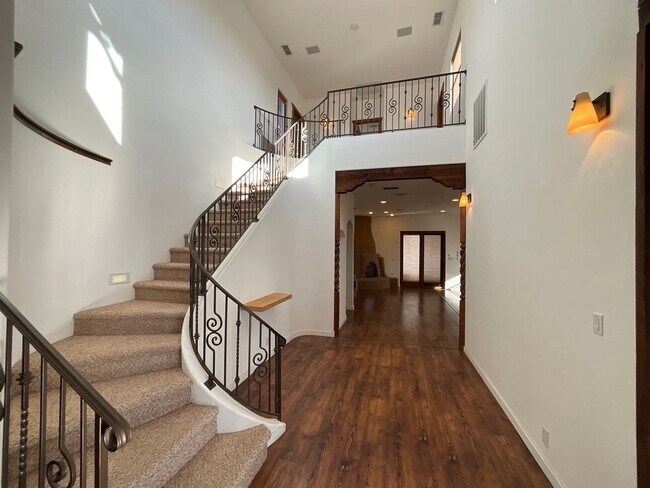 Foto del edificio - Custom 3 Bedroom Home Available on the Wes...