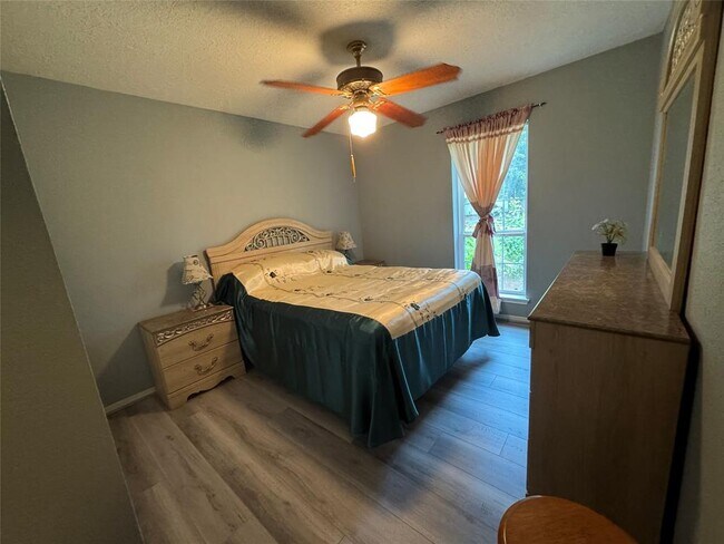 Building Photo - 5714 Arbor Vitae Dr
