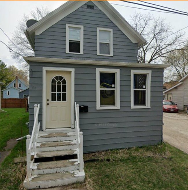 Building Photo - 138 Brush St