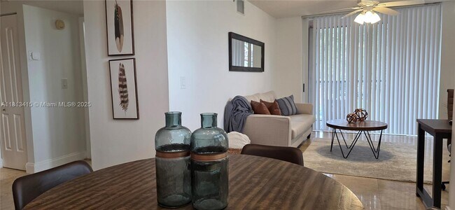 Foto del edificio - 4836 N State Rd 7