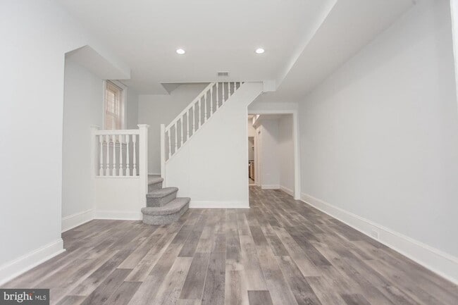 Building Photo - 5229 Ridge Ave