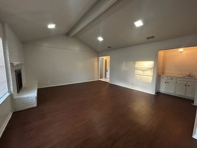 Building Photo - 2716 Sibley Dr