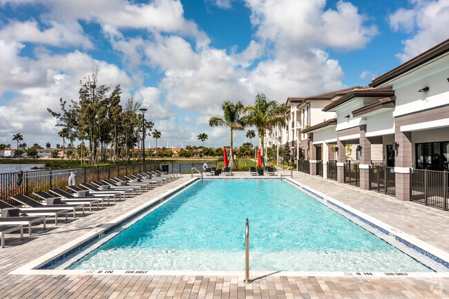 Piscina - Vista Lago Apartments