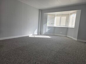 Building Photo - 220 S Roselle Rd