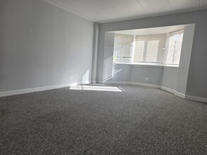 Building Photo - 220 S Roselle Rd