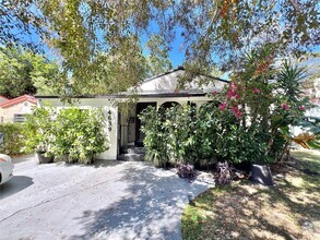 Building Photo - 4639 SW 10th St