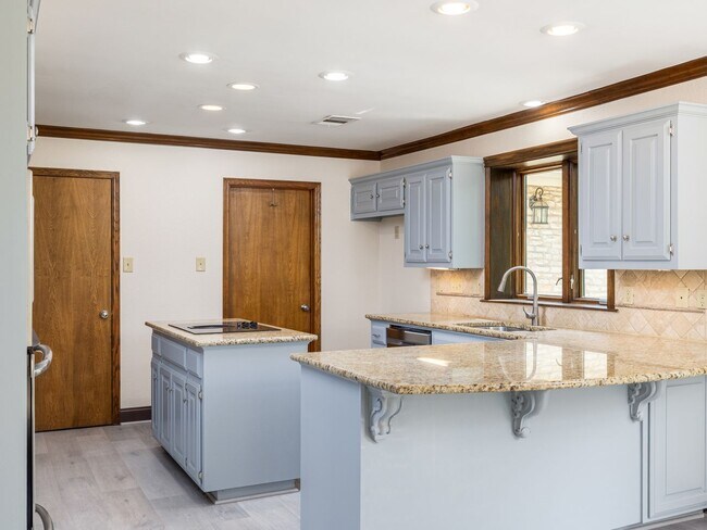 Foto del edificio - Park like Executive Home on Cul-de-sac / Northwest Balcones / 4 bedrooms, 3.5 baths, 3 car garage...